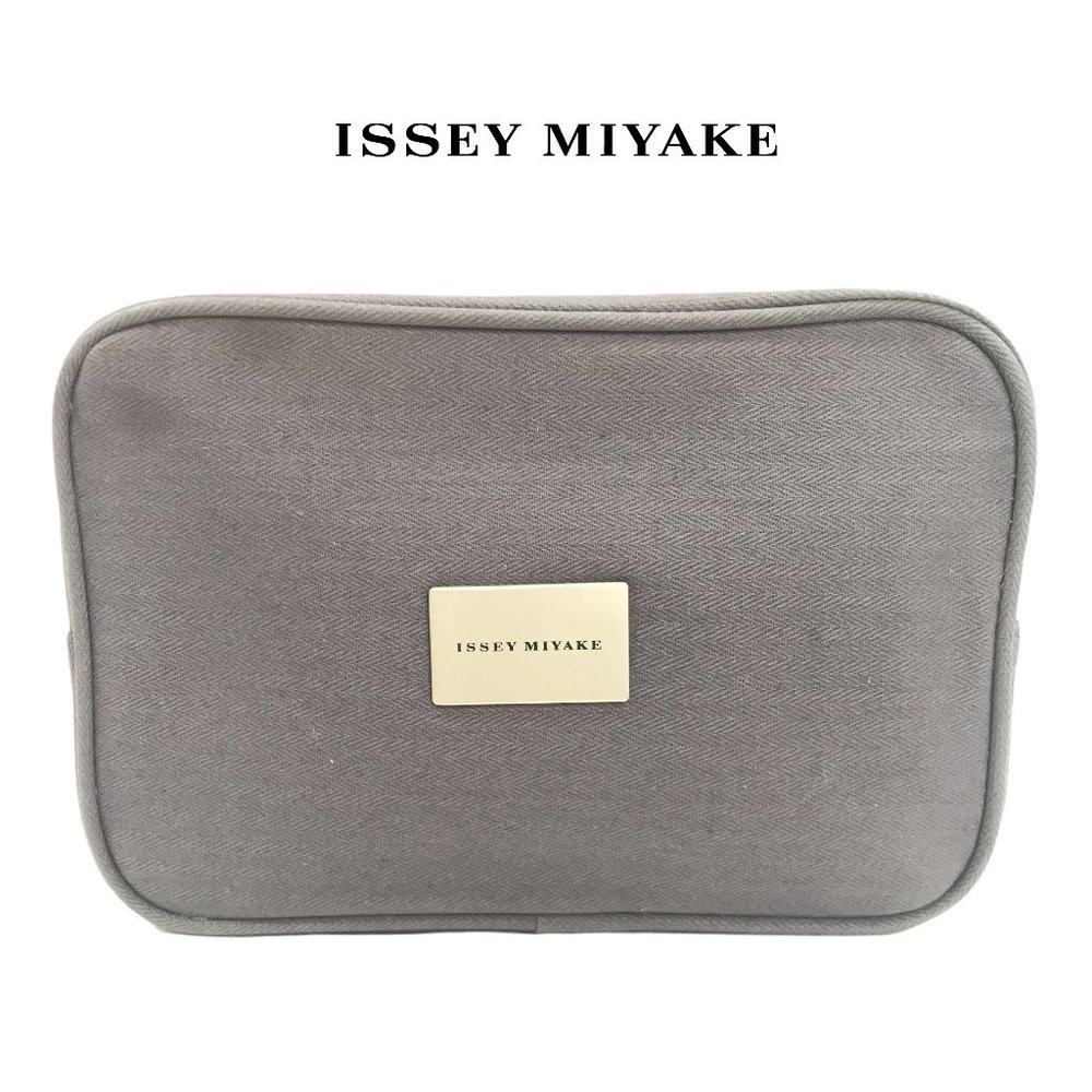 ISSEY MIYAKE Grey Canvas TOILETRIES POUCH!